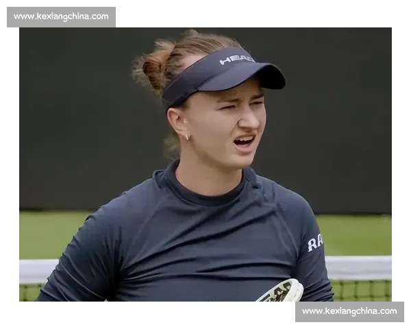 巨星光环下的压力！[某某明星选手]能否顶住压力，卫冕温网